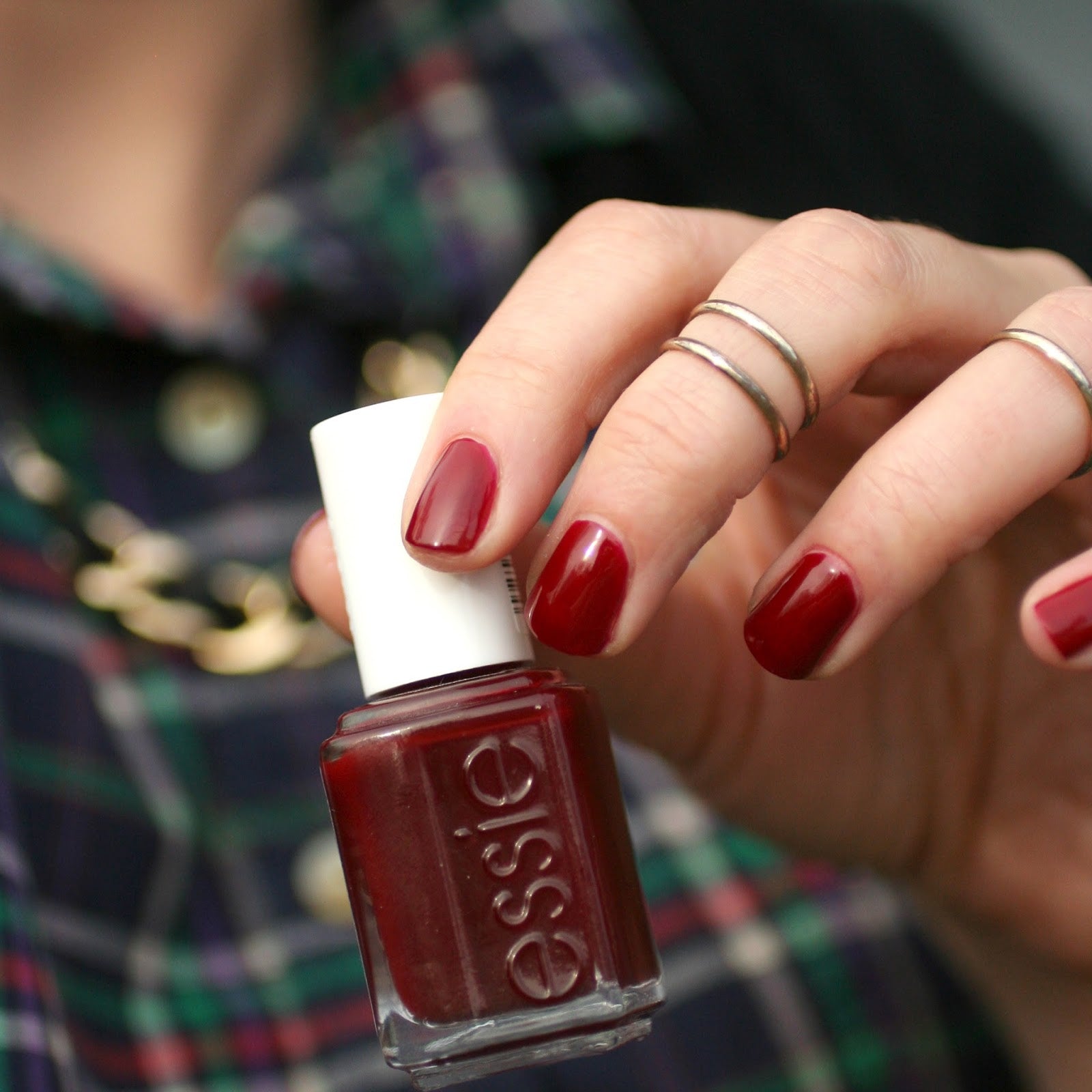 Sơn móng tay Essie Bordeaux 12