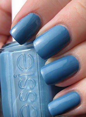 Sơn móng tay Essie Azure 742