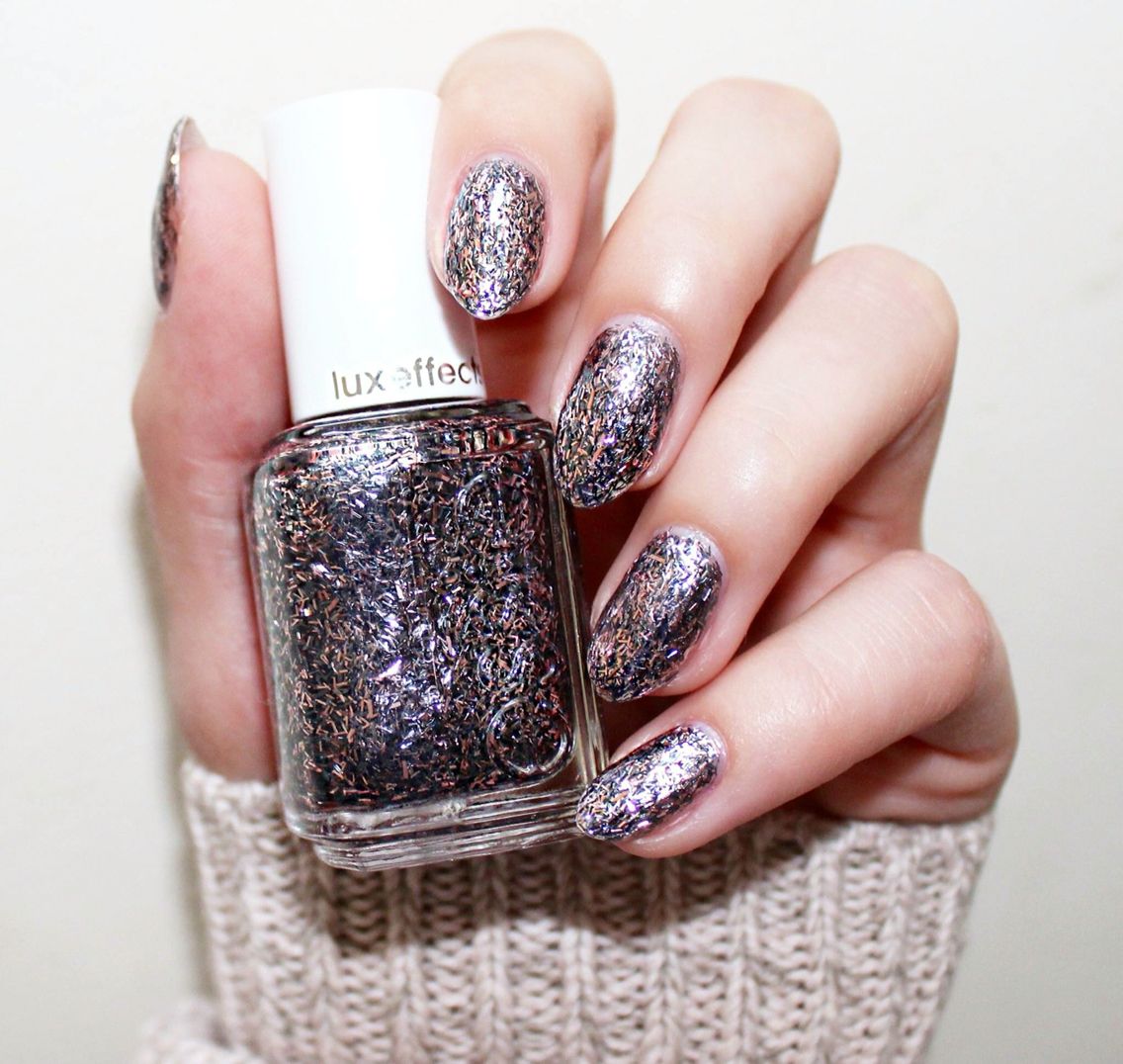 Sơn móng tay Essie Fringe Factor 944