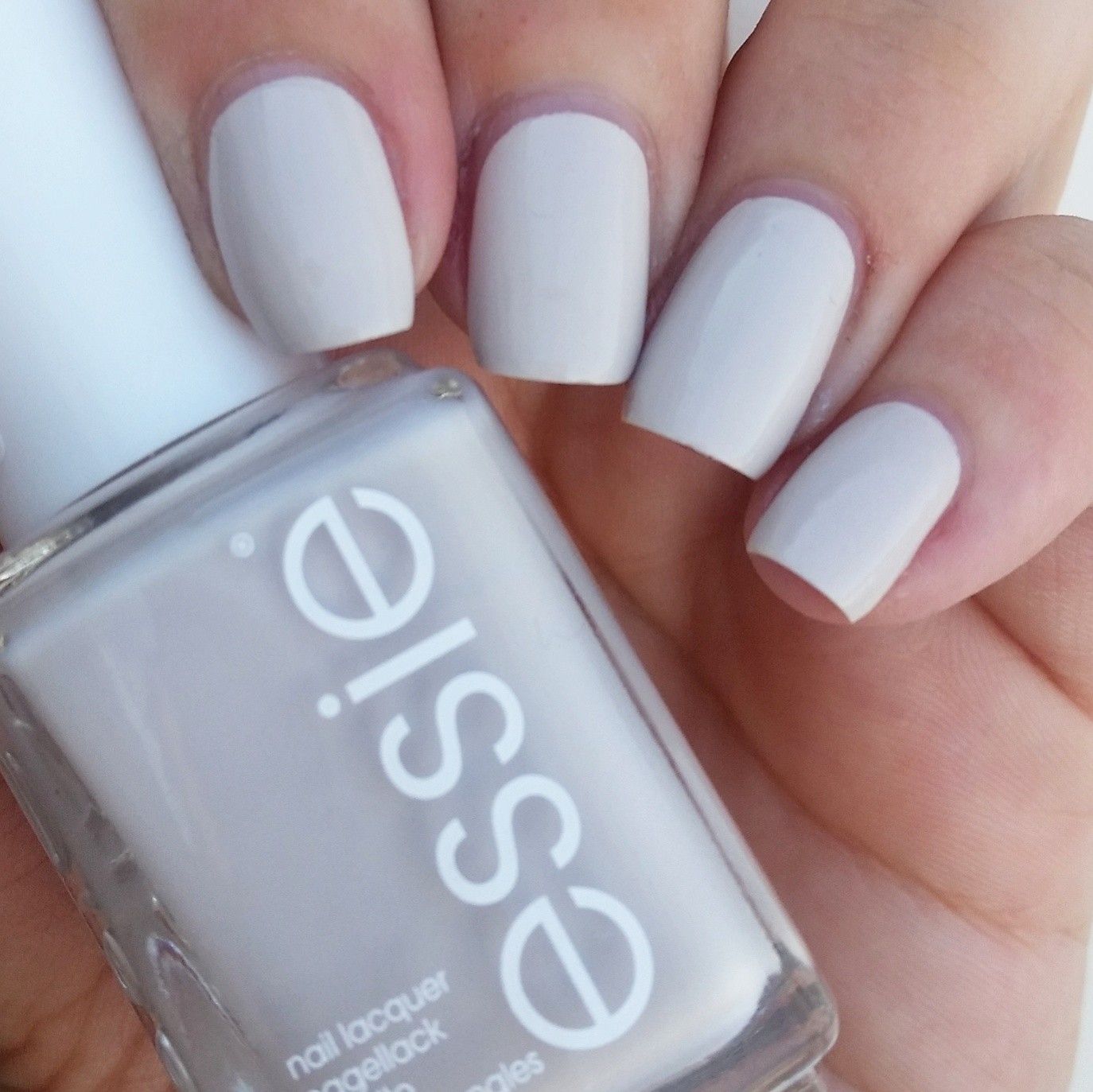 Sơn Móng Tay Essie Giữa Ghế 978